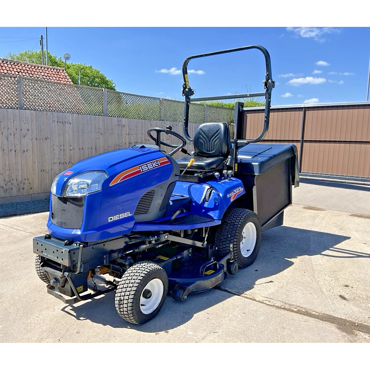2016 ISEKI SXG323 DIESEL RIDE ON LAWN MOWER
